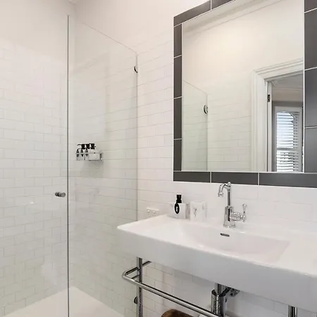 The Rivulet Bed & Breakfast Sandy Bay Exterior photo A modern bathroom
