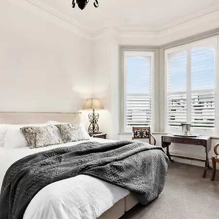 The Rivulet Bed & Breakfast Sandy Bay Exterior photo A bedroom in a house