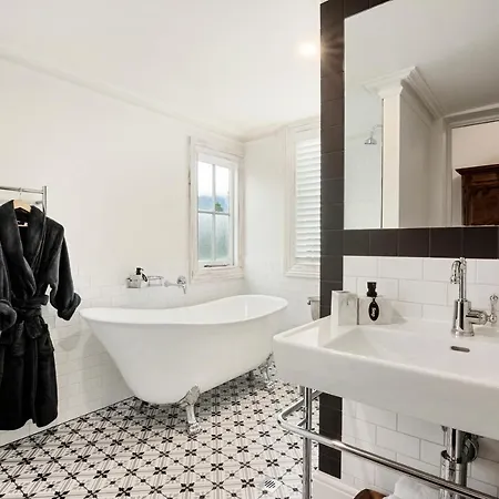 The Rivulet Bed & Breakfast Sandy Bay Exterior photo Bathroom