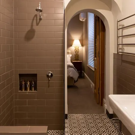 The Rivulet Bed & Breakfast Sandy Bay Exterior photo A shower niche