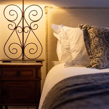 The Rivulet Bed & Breakfast Sandy Bay Exterior photo A bed with a pillow