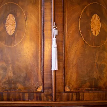 The Rivulet Bed & Breakfast Sandy Bay Exterior photo A white tassel on a door