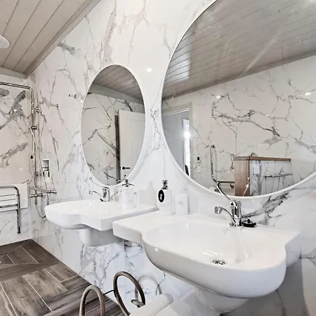 The Rivulet Bed & Breakfast Sandy Bay Exterior photo Bathroom