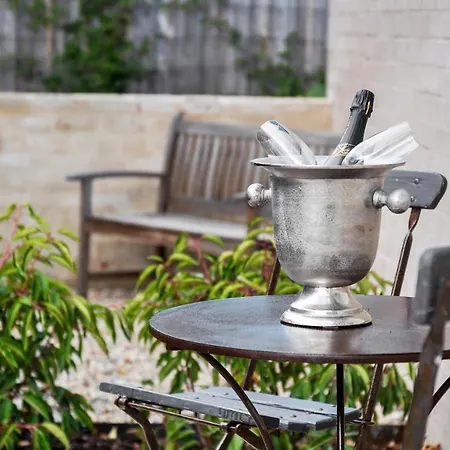 The Rivulet Bed & Breakfast Sandy Bay Exterior photo Champagne bucket
