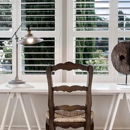 The Rivulet Bed & Breakfast Sandy Bay Exterior photo A table lamp