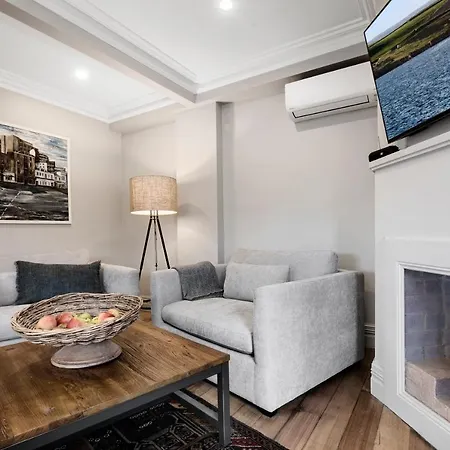 The Rivulet Bed & Breakfast Sandy Bay Exterior photo A living room with a fireplace